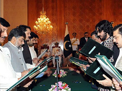 Thủ tướng Pakistan tuyên thệ nhậm chức